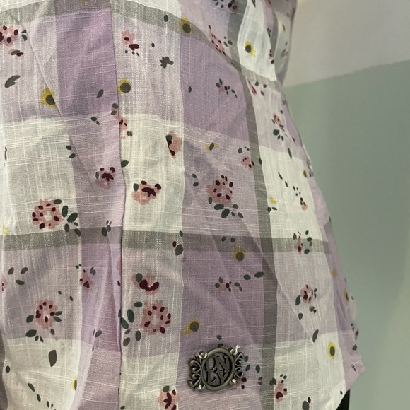 Only Women’s shirt size M runs like S - Picture 6 of 14